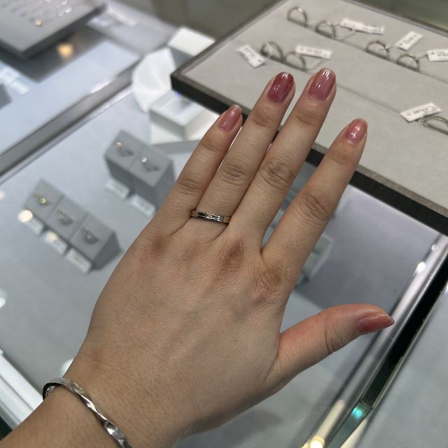【STAR JEWELRY(スタージュエリー)の口コミ】 プラチナ一色ではなく、ピンクゴールドを挟んでいて、またダイヤも埋め込…