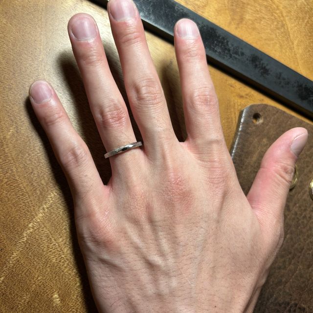 【ichi(イチ)の口コミ】 彼に似合う指輪を探す中で、太さや形、素材などがベストでした。ストレー…