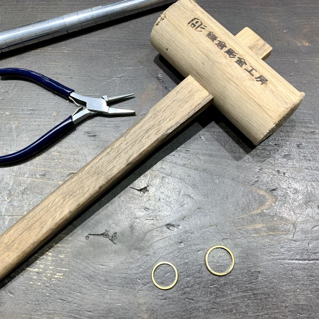 【鎌倉彫金工房の口コミ】 素材、幅、デザイン、加工全て2人で決められる特別な結婚指輪。

あらかじ…