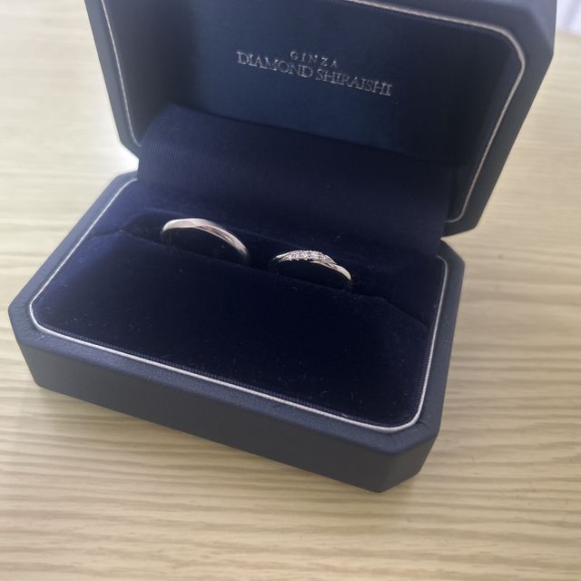 【銀座ダイヤモンドシライシの口コミ】 ダイヤの配置やデザインがとても素敵で気に入っています。仕事中は着けな…