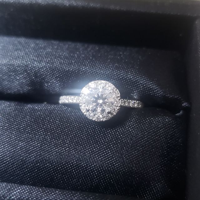 【ラザール ダイヤモンド(LAZARE DIAMOND)の口コミ】 華奢なアームが｢指が細くても華やかなデザインを付けたい｣を叶えてくれま…