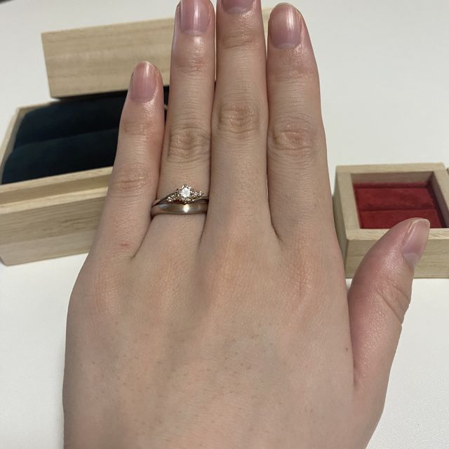 【出雲結(いずもゆい)の口コミ】 運命の赤い糸をイメージした、ピンクゴールドのラインはとてもかわいらし…