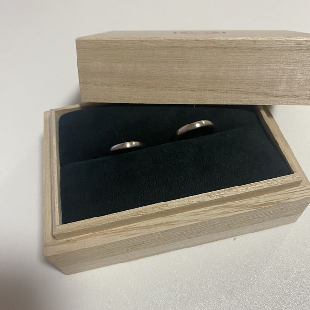 【出雲結(いずもゆい)の口コミ】 運命の赤い糸をイメージした、ピンクゴールドのラインはとてもかわいらし…