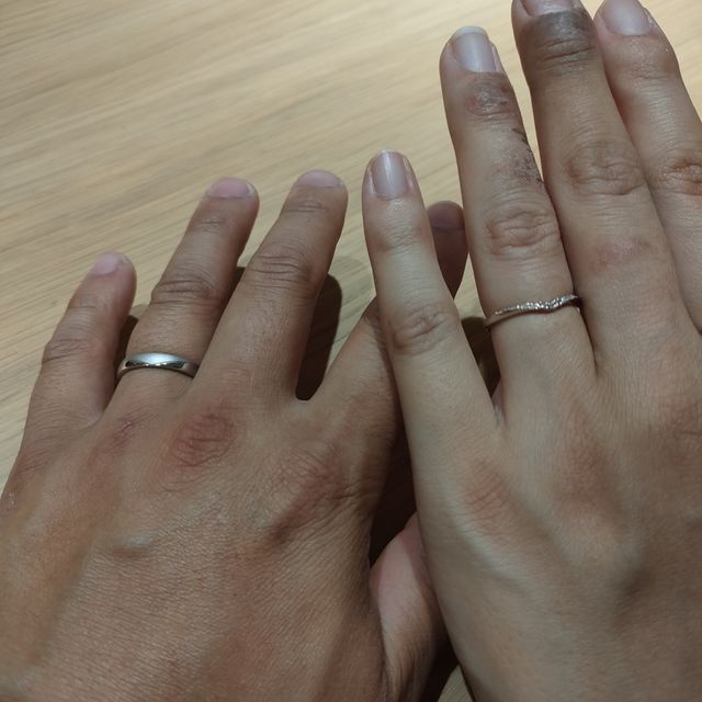 【PORTADA(ポルターダ)の口コミ】 女性側は他の指輪と比べると1番輝いていた。
材質がプラチナ PT950を選択…