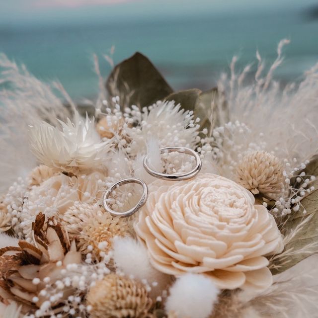 【銀座ダイヤモンドシライシの口コミ】 日本人の指に合った指輪も指もきれいに見えるウェーブ状のデザインになっ…