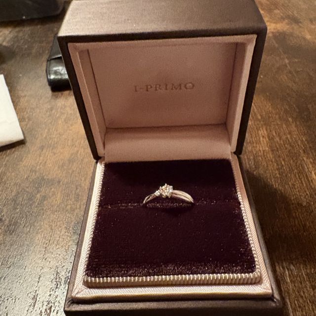 【アイプリモ(I-PRIMO)の口コミ】 片側が2重になっている点が他の指輪のデザインとは異なっており、他の人と…