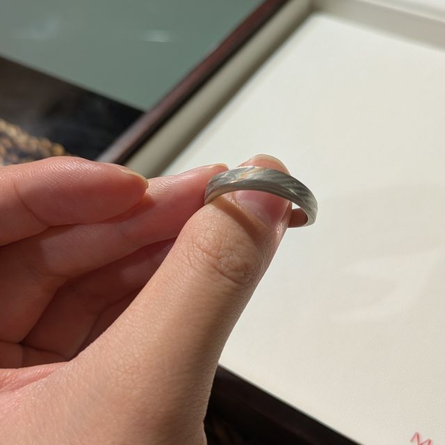 【杢目金屋(もくめがねや)の口コミ】 世界に一つだけの柄を作ることができる点が、この指輪のポイント
好きな色…