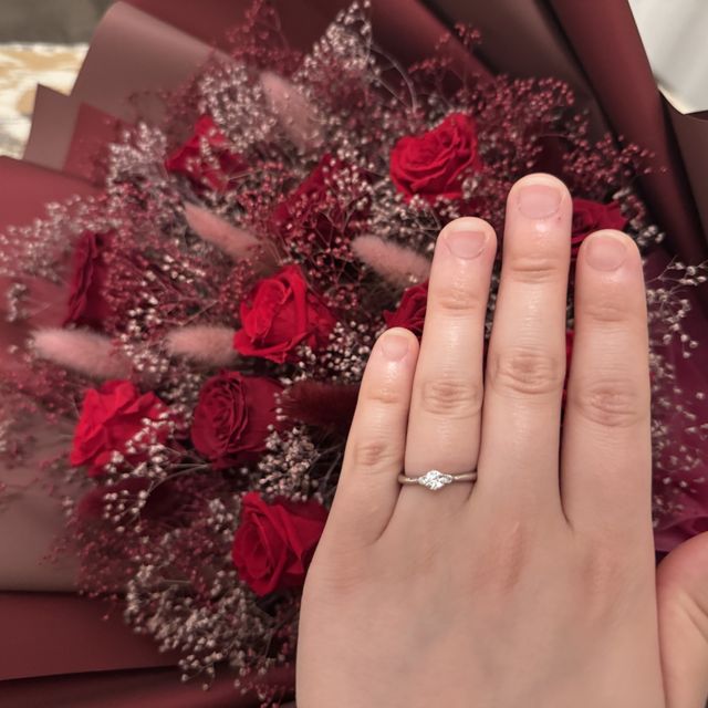 【ラザール ダイヤモンド(LAZARE DIAMOND)の口コミ】 ダイヤモンドは明るいところで輝くのは当たり前、暗いところでも輝きを放…