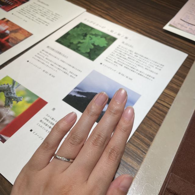 【AMATSU(アマツ)の口コミ】 リングはストレートですが、ダイヤの配置が「宮」は繊細な曲線が美しく、…