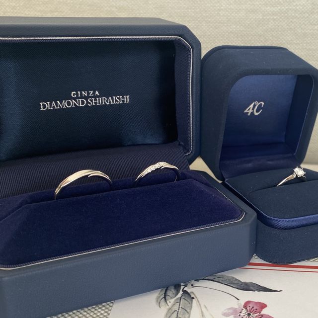 【銀座ダイヤモンドシライシの口コミ】 日本人の指に合った、指輪も指もきれいに見えるウェーブ状のデザインです…
