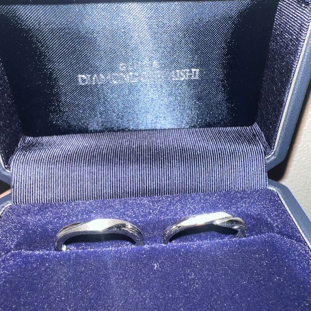 【銀座ダイヤモンドシライシの口コミ】 デザインも価格も満足しています。おすすめはデザインで新郎の方はマット…