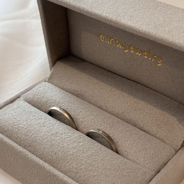 【mina.jewelry(ミナジュエリー)の口コミ】 地金に選んだシャンパンゴールドは、シルバーにもゴールドにも近い絶妙な…