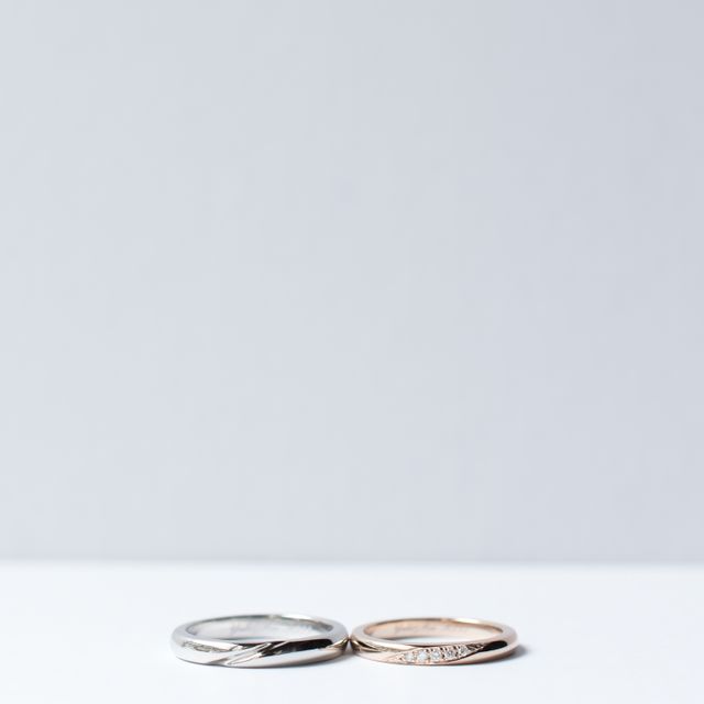 【CRAFY(クラフィ)の口コミ】 【指輪デザイン】
私と夫の色やデザインの好みが違ったので、それぞれ好き…