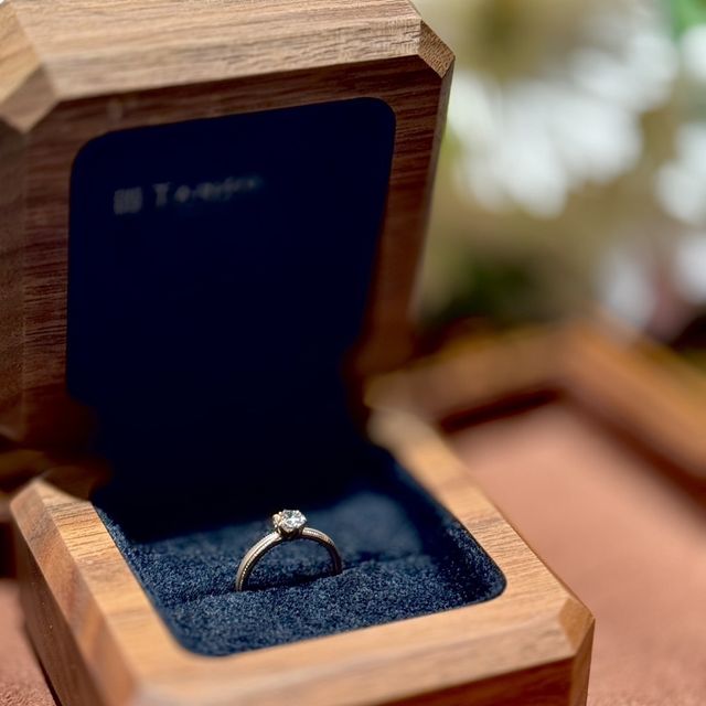 【TANZO.(鍛造指輪)の口コミ】 リングカラーをコーラル、上下にミル打ち加工を施して、アンティーク風に…