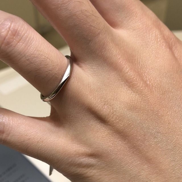 【4℃ BRIDAL(ヨンドシーブライダル)の口コミ】 試着して、ちょっと悩んでしまった指輪です。
男女ペアで、すごく可愛いし…