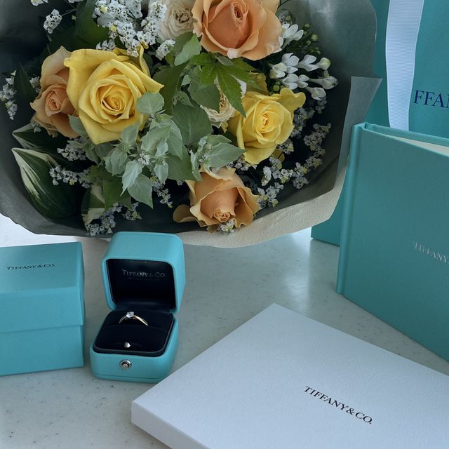 【ティファニー(Tiffany & Co.)の口コミ】 シンプルながらも、ダイヤモンドに向かって指輪が細くなることでダイヤモ…