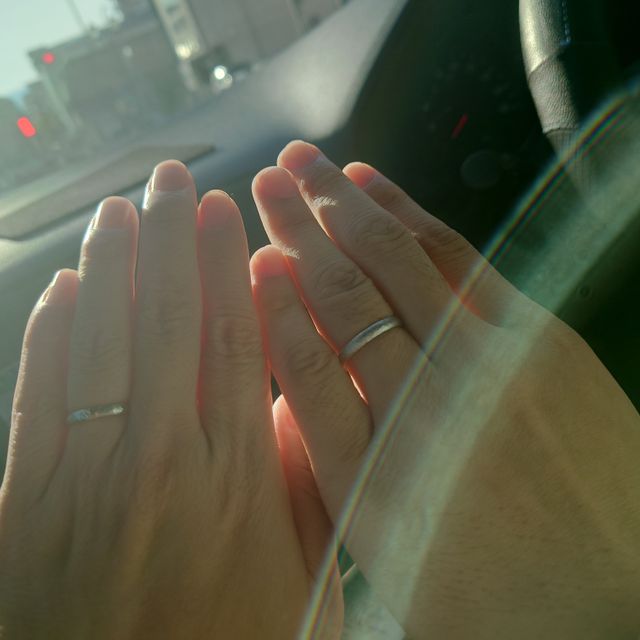 【One&Only(ワンアンドオンリー)の口コミ】 シンプルで飽きのこない。一生使い続けられる。
手仕事で形成されるため、…