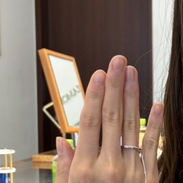 【銀座ダイヤモンドシライシの口コミ】 シンプルで長く、普段使いができる指輪を探していました。ウェーブデザイ…
