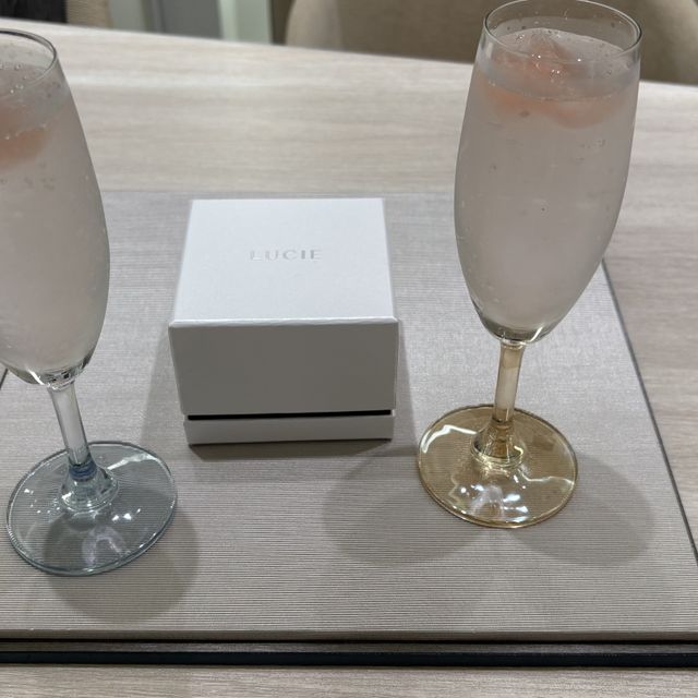 【LUCIE(ルシエ)の口コミ】 彼とペアのデザインですが、女性用のリングは細身のデザインで指が細長く…