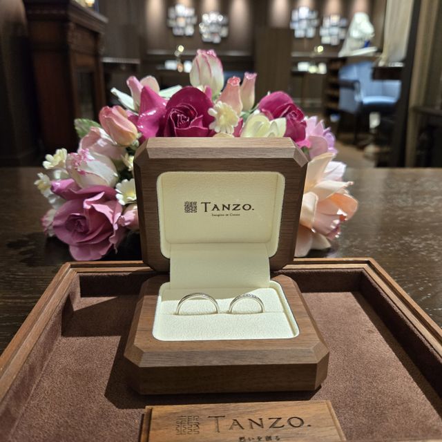 【TANZO.(鍛造指輪)の口コミ】 指輪の形から自分で選んですることができました。
誰も持っていないような…