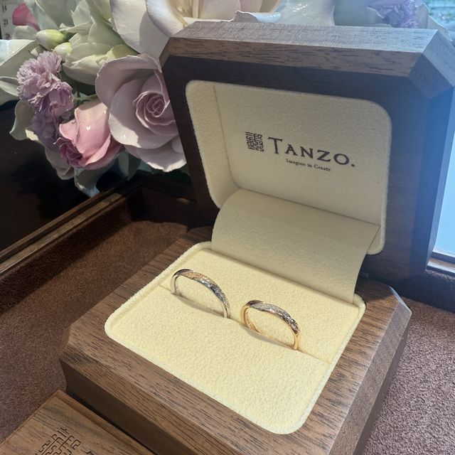【TANZO.(鍛造指輪)の口コミ】 結婚指輪は私たちの原点である想いをのせたく、唯一無二のデザインを従業…