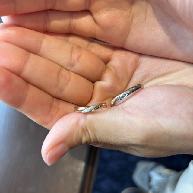 【TANZO.(鍛造指輪)の口コミ】 まず鍛造製法なので丈夫だということが決め手でした。また二人で考えたデ…