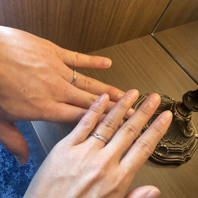 【TANZO.(鍛造指輪)の口コミ】 まず鍛造製法なので丈夫だということが決め手でした。また二人で考えたデ…