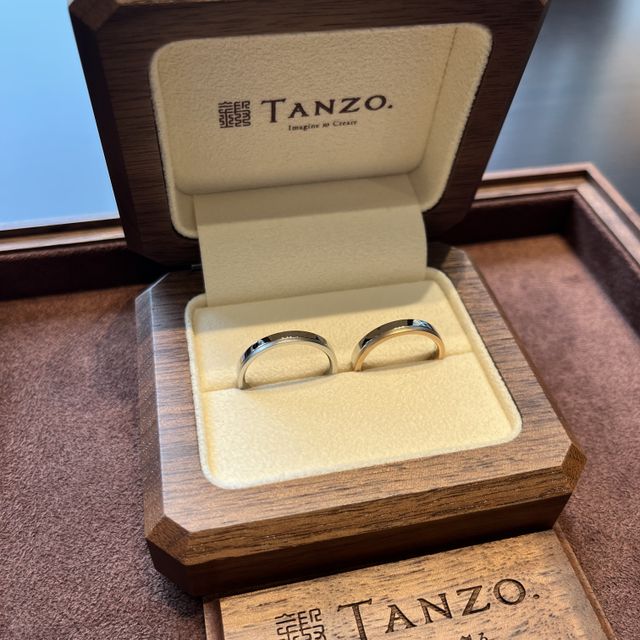 【TANZO.(鍛造指輪)の口コミ】 シンプルながらも少しひねったデザインが好きな自分たちにはとても満足の…