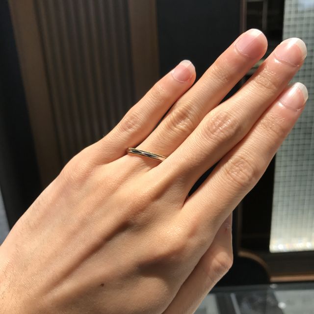 【&tique(アンティック)の口コミ】 カットリングのデザインを探していて、彼女の希望のミル打ちのデザインも…