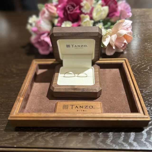 【TANZO.(鍛造指輪)の口コミ】 まず第一に、とてもつけ心地が良いです。スルッと入ります。次に、指輪の…