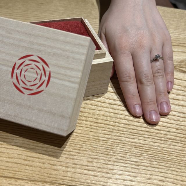 【出雲結(いずもゆい)の口コミ】 キラキラしていて綺麗。
指輪に意味があり、彼が選んでくれた過程を想像す…