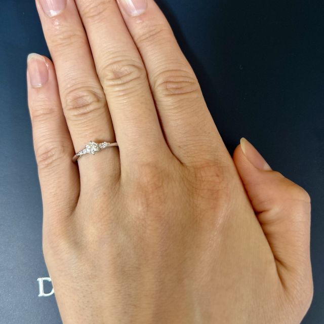 【銀座ダイヤモンドシライシの口コミ】 水かきの部分がしっかりある手の形状からするとウェーブタイプが似合うと…