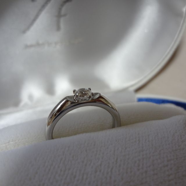 【１／ｆ エフブンノイチの口コミ】 婚約指輪でも様々なデザインがあり、スリムなもの、ウェーブ状のものなど…