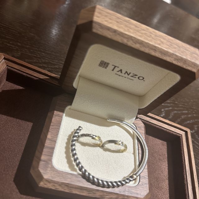 【TANZO.(鍛造指輪)の口コミ】 以前、TANZO梅田店で婚約指輪をフルオーダーして頂き、婚約指輪を元に、婚…