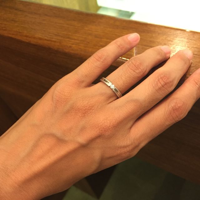 【【閉業】フラー・ジャコー(FURRER-JACOT)の口コミ】 プラチナで、両側からダイヤを挟むようなデザインで、甘さがなくシャープ…