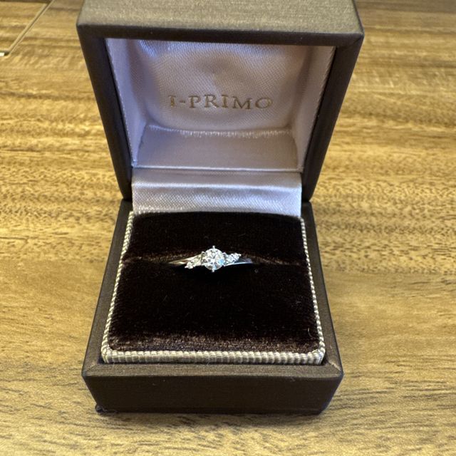 【アイプリモ(I-PRIMO)の口コミ】 ウェーブ型でとても可愛く、真ん中のダイヤモンドもいい輝きです！着けた…