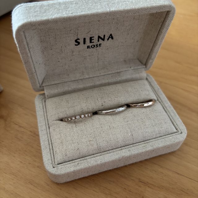 【SIENAROSE(シエナロゼ)の口コミ】 婚約指輪のデザインに一目惚れしました。一粒ダイヤモンド素敵だと思いま…