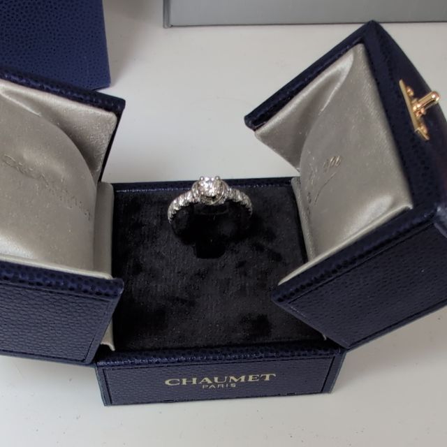 【ショーメ(CHAUMET)の口コミ】 他のブランドにはない優美で独創的なデザインに一目惚れしたのが決め手で…