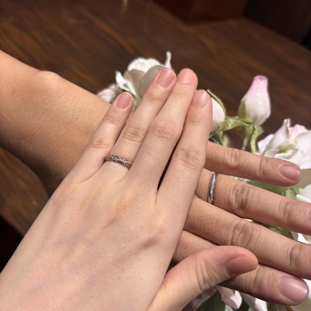 【TANZO.(鍛造指輪)の口コミ】 デザインが落ち着いていてピッタリでした！
入籍指輪でサイズも確認してい…