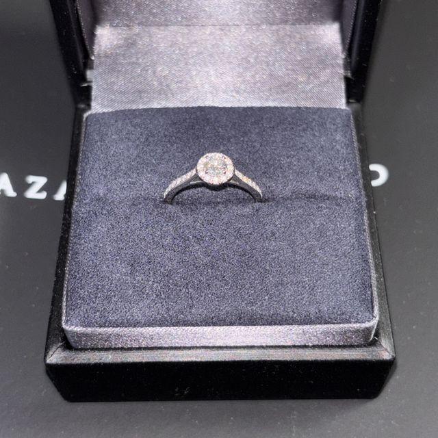 【ラザール ダイヤモンド(LAZARE DIAMOND)の口コミ】 写真では伝えきれないほど、光に触れるとキラキラ輝く指輪でした。他のブ…