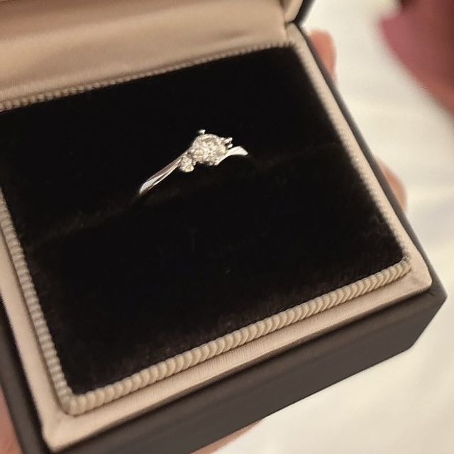 【アイプリモ(I-PRIMO)の口コミ】 可愛らしいデザインで指に合うと思いました。様々なブランドを見る中で他…