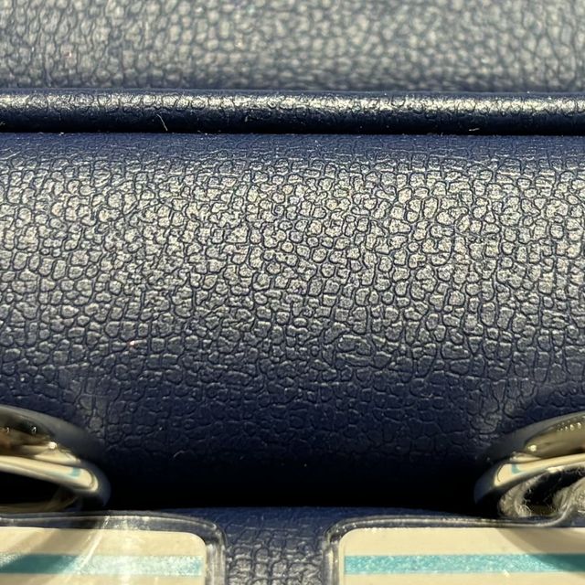 【銀座ダイヤモンドシライシの口コミ】 シンプルなストレートの指輪ですが、ダイヤが真ん中に埋め込まれているこ…