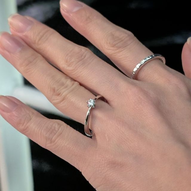 【アイプリモ(I-PRIMO)の口コミ】 シンプルで上品に見えるリングを探していました。予算的にも無理のない範…
