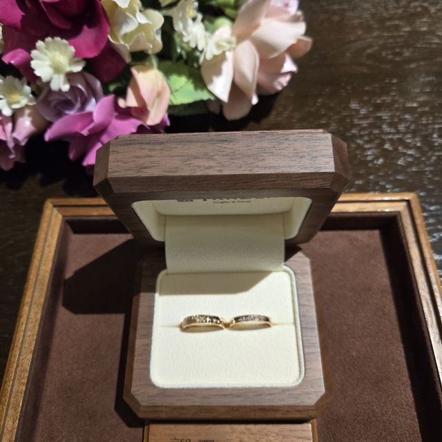 【TANZO.(鍛造指輪)の口コミ】 上下のミル打ちによって、控えめながら輝きを放つデザインが気に入ってお…
