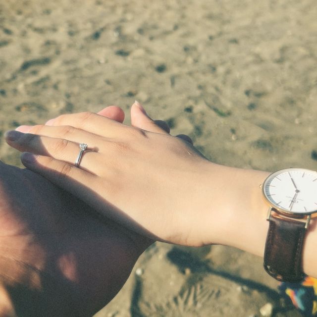 【銀座ダイヤモンドシライシの口コミ】 リングのデザインに一目惚れして購入しました。
ブライトボヤージュは左右…