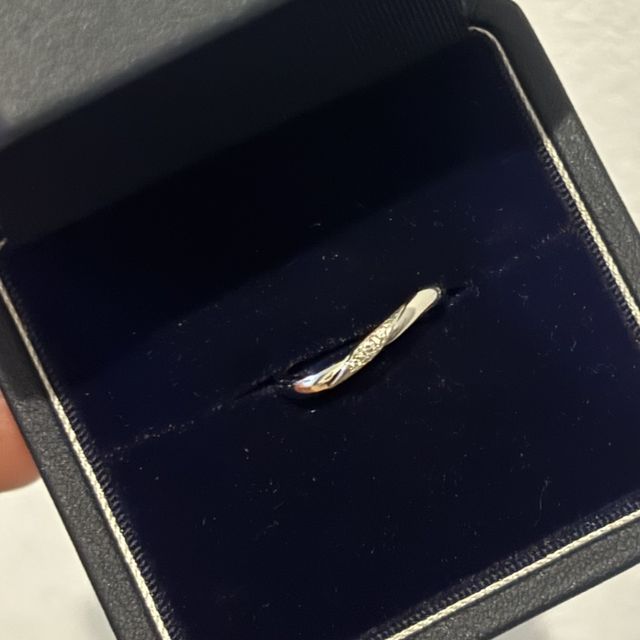 【鎌倉彫金工房の口コミ】 ウェーブデザインにクロスデザインを掛け合わせたオリジナルデザインにし…