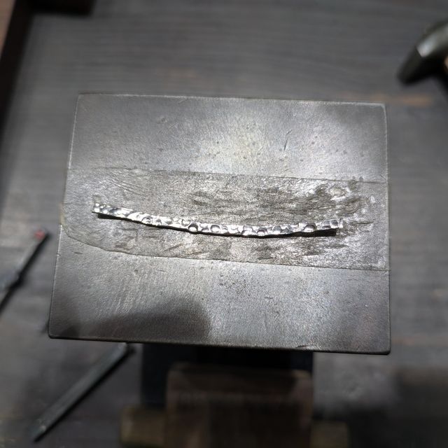 【鎌倉彫金工房の口コミ】 デザインはつちめ、幅は2.0と2.5のPT900を選びました。
デザインや幅、素…