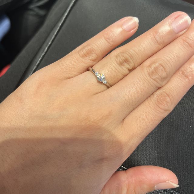 【銀座ダイヤモンドシライシの口コミ】 丸みのあり着け心地が良いです！わたしのデザインも華やかで、主人はシン…