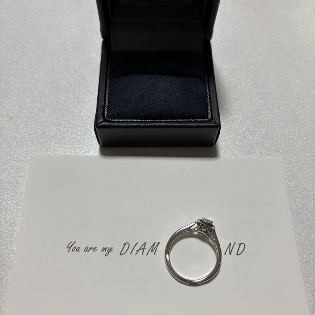 【ラザール ダイヤモンド(LAZARE DIAMOND)の口コミ】 キラキラの指輪のデザインを選びました。
高いものなので迷いましたが、出…