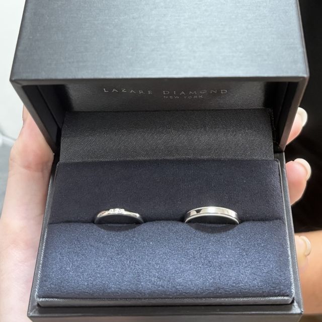 【ラザール ダイヤモンド(LAZARE DIAMOND)の口コミ】 指輪のデザインはダイヤモンドが必ず入ったもので、普段使いもできるよう…